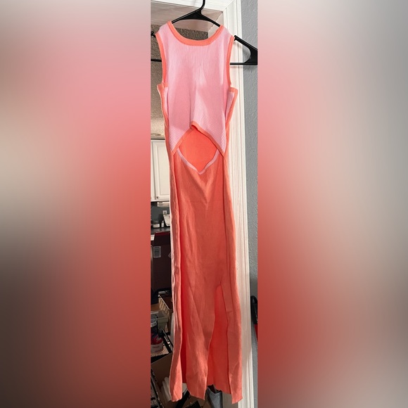 Cut Out Dress - Picture 6 of 10